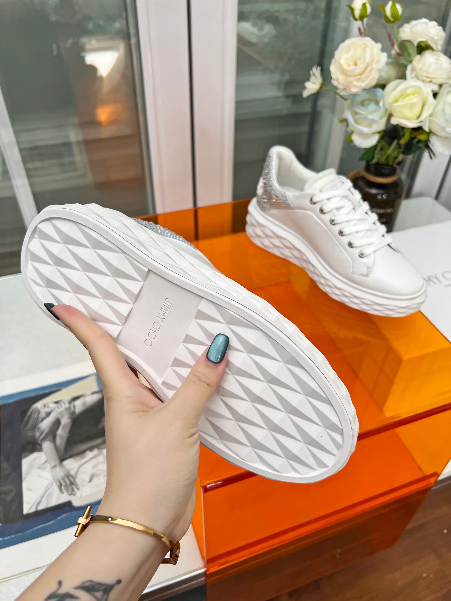 👟👟Ex-factory price 640👟👟 (hot tail diamond) Jimmy choo Jimmy Choo 2024 spring and summer Jc new Diamond New sneaker series 🔥The upper is made of original customized cowhide leather spliced with breathable Lycra embellished with Swarovski crystal diamonds to enjoy the brand's luxury and trend 💥The soles are made of brand elements to resist diamond multi-faceted cutting and have a full three-dimensional feel 🎵The soles are gradually thinner and thicker, and the design makes them more comfortable without any visual pressure 🌹A Diamond sneaker that is fashionable, comfortable, versatile and luxurious is worth owning🧚‍♀️ Fabric: Original imported top layer 🐂 cowhide Lining: Original Lycra breathable lining Feet: Original injection molded 🐑 Sheepskin Outsole: Original glass glue combined sole Size: 34-41 (customized size 34.41 is non-refundable)